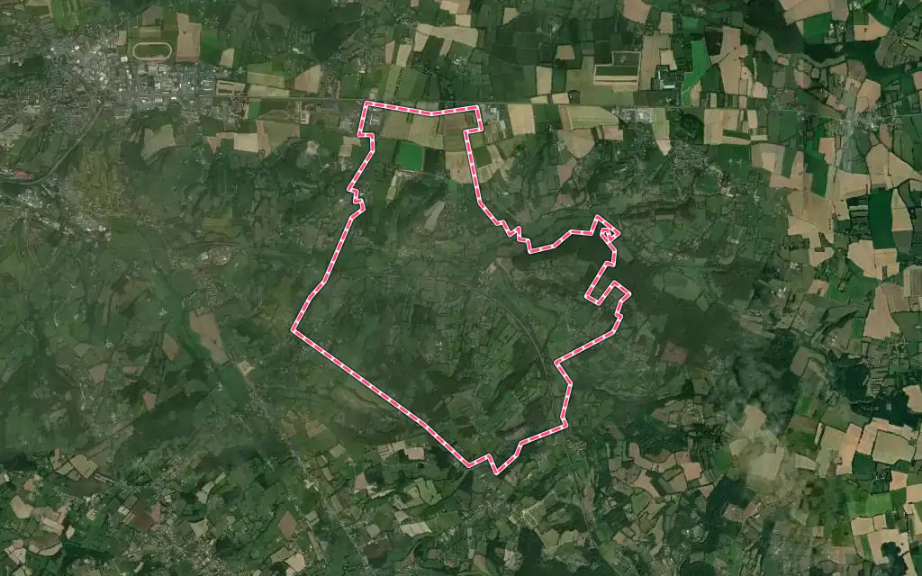 Vue satellite de Courtonne-la-Meurdrac avec ses contours administratifs
