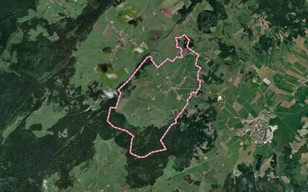 Vue satellite de Courvières avec ses contours administratifs