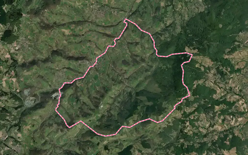 Vue satellite de Courzieu avec ses contours administratifs