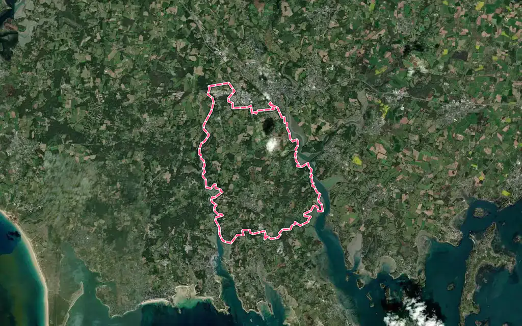 Vue satellite de Crach avec ses contours administratifs