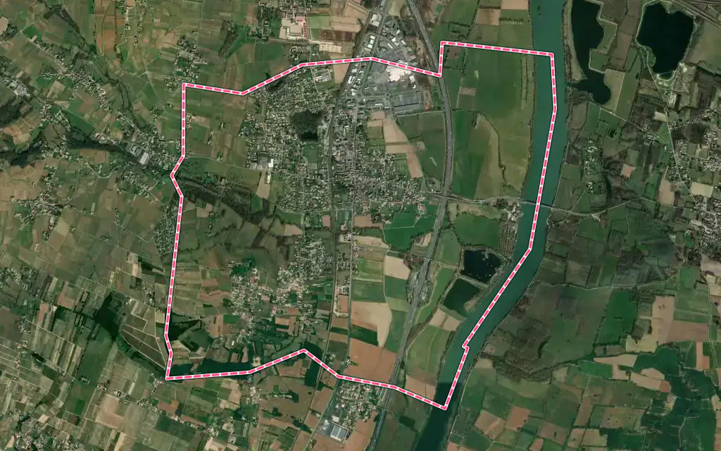 Vue satellite de Crêches-sur-Saône avec ses contours administratifs