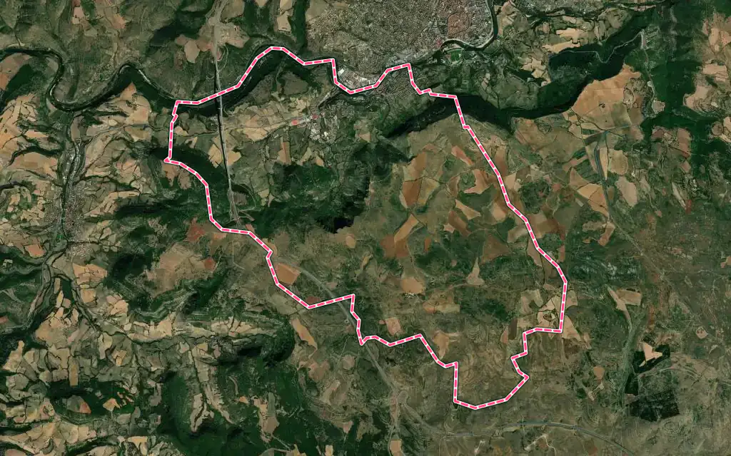Vue satellite de Creissels avec ses contours administratifs