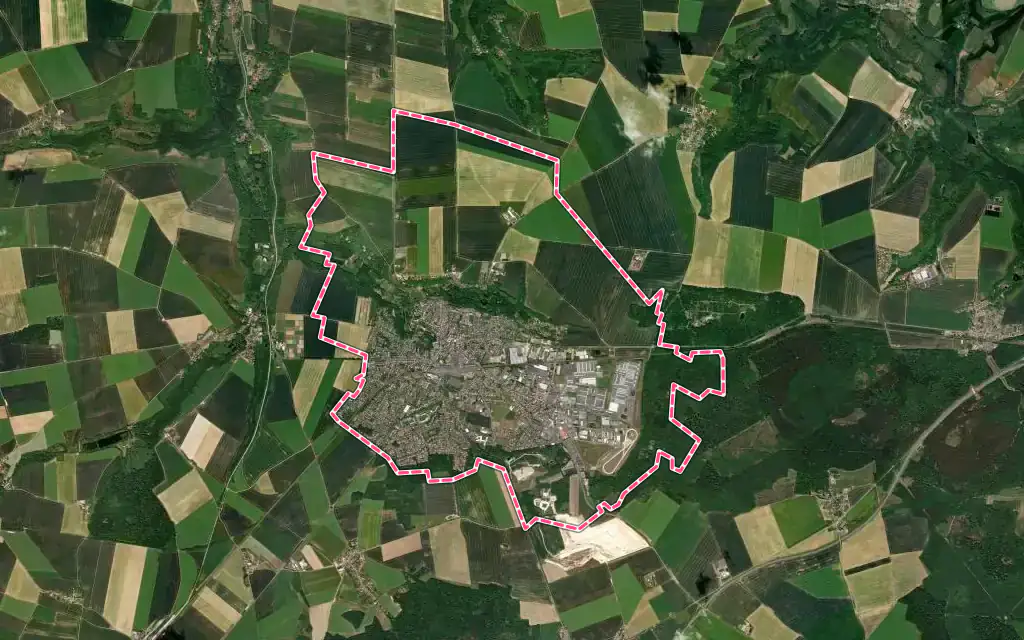 Vue satellite de Crépy-en-Valois avec ses contours administratifs