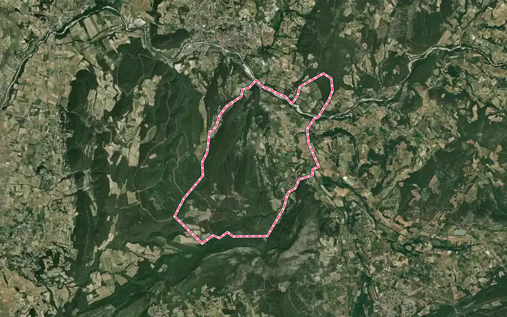 Vue satellite de Crestet avec ses contours administratifs