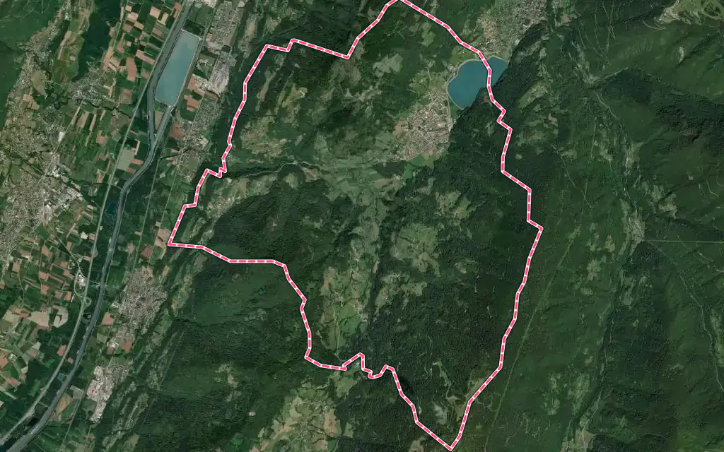 Vue satellite de Crêts en Belledonne avec ses contours administratifs