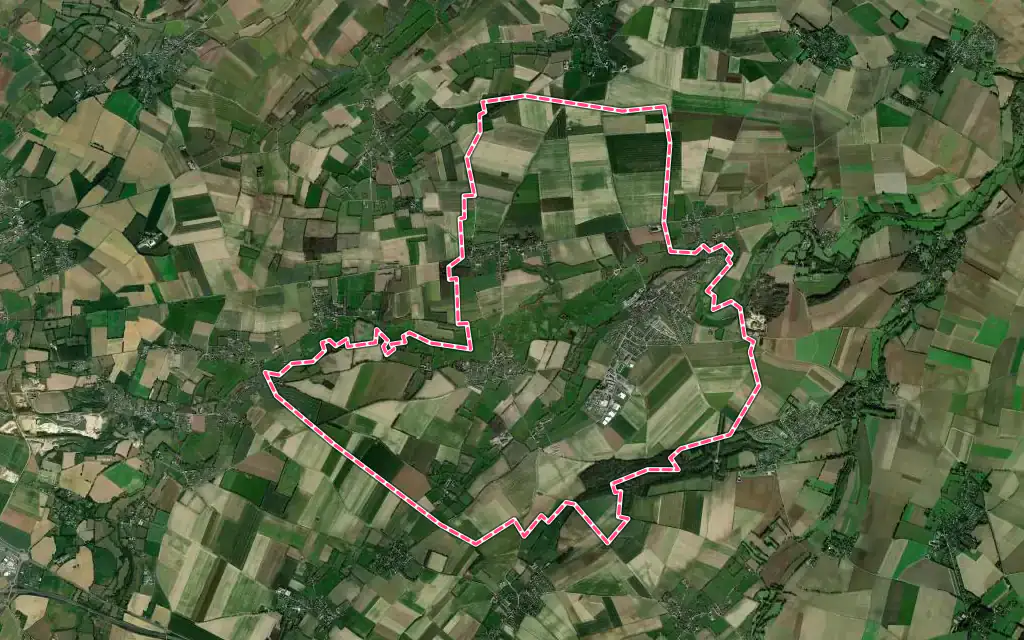 Vue satellite de Creully sur Seulles avec ses contours administratifs