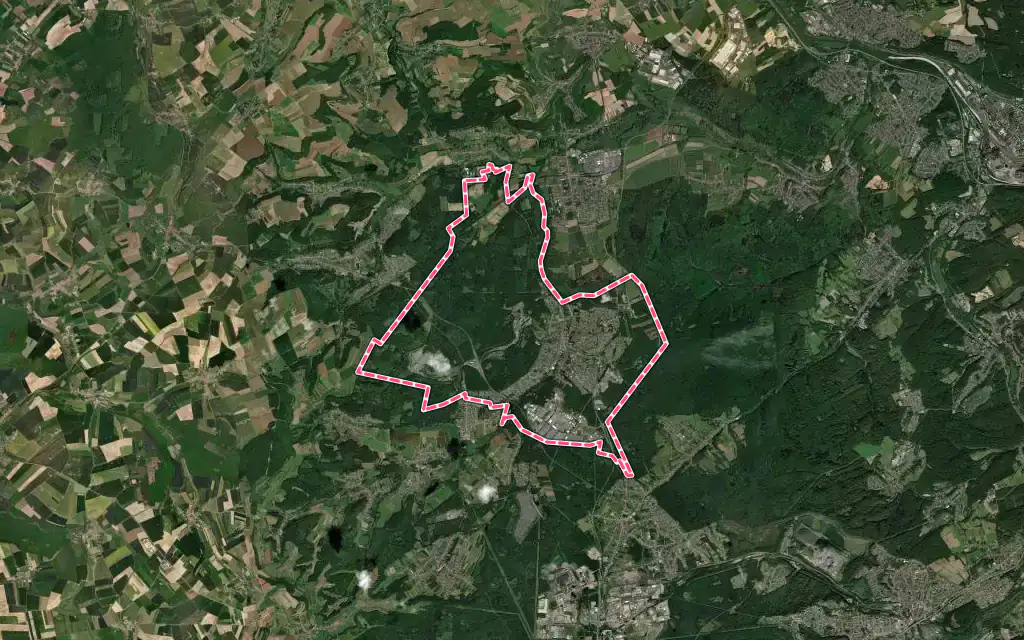 Vue satellite de Creutzwald avec ses contours administratifs