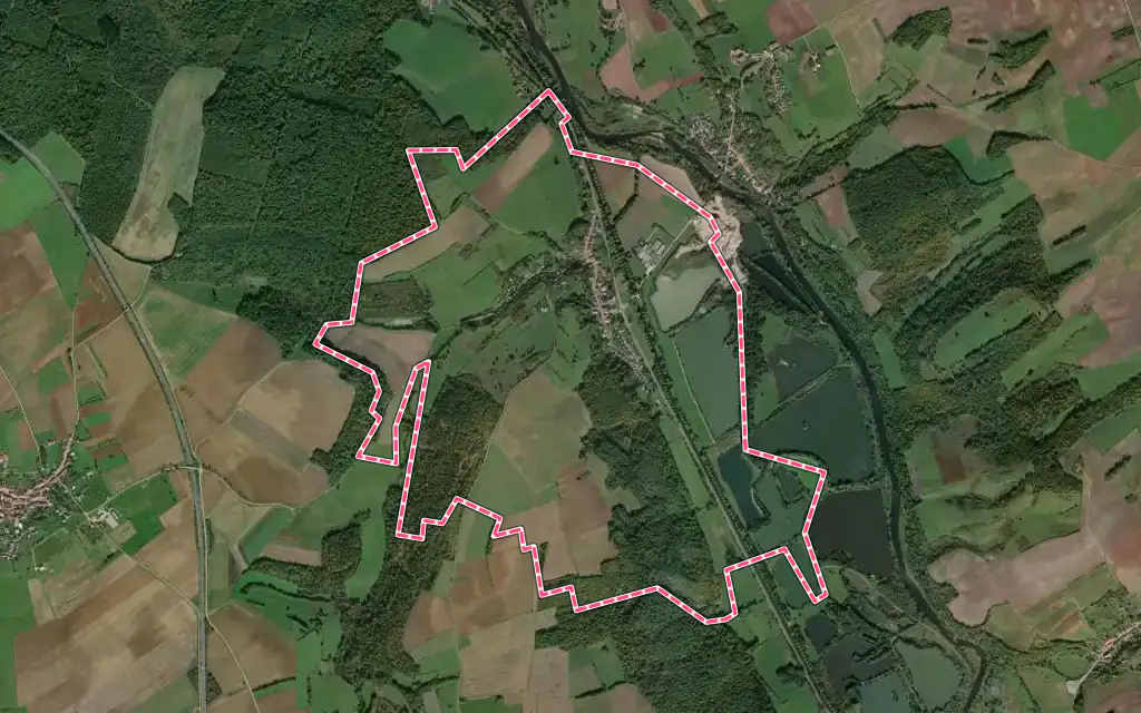 Vue satellite de Crévéchamps avec ses contours administratifs