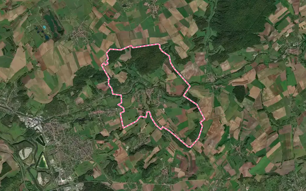Vue satellite de Crévic avec ses contours administratifs