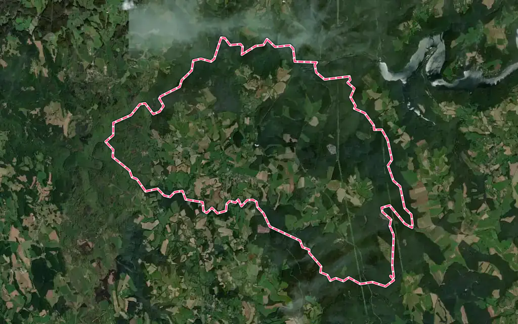 Vue satellite de Cros-de-Montvert avec ses contours administratifs