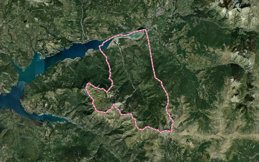 Vue satellite de Crots avec ses contours administratifs