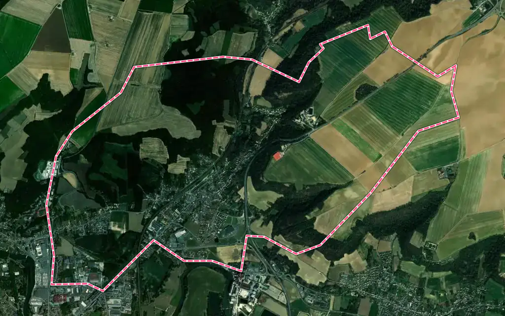 Vue satellite de Crouy avec ses contours administratifs