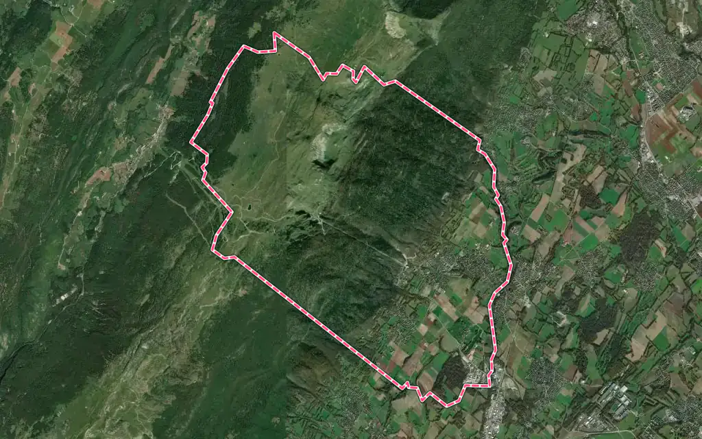 Vue satellite de Crozet avec ses contours administratifs