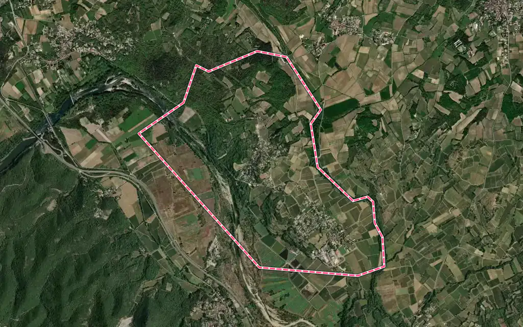 Vue satellite de Cruviers-Lascours avec ses contours administratifs