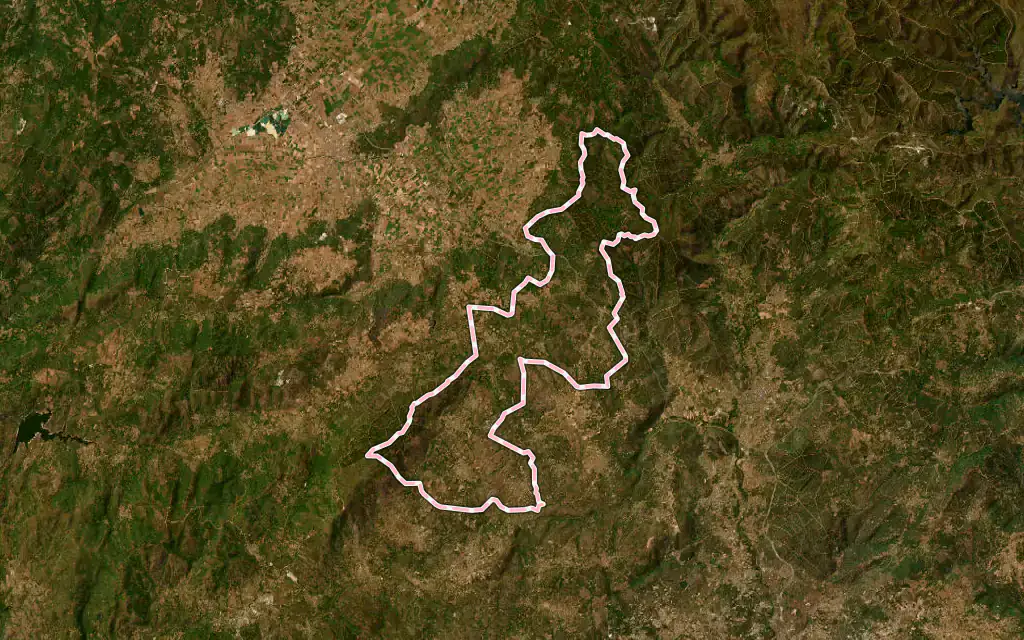 Vista satélite de Cualedro con su contorno administrativo