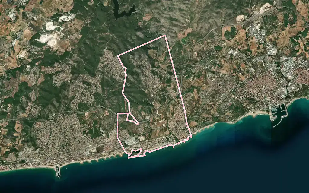 Vista satélite de Cubelles con su contorno administrativo
