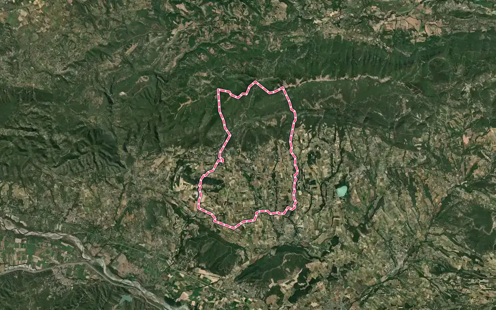Vue satellite de Cucuron avec ses contours administratifs