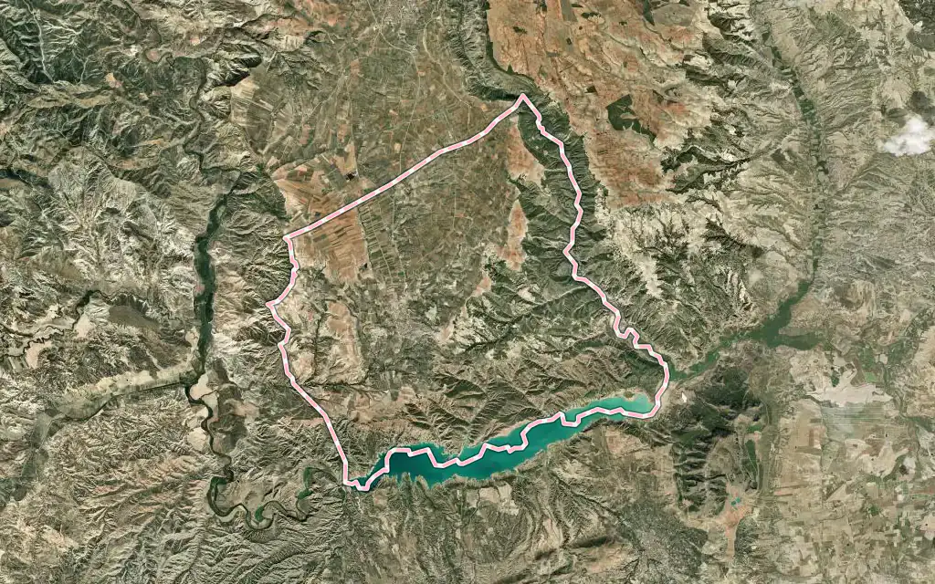 Vista satélite de Cuevas del Campo con su contorno administrativo