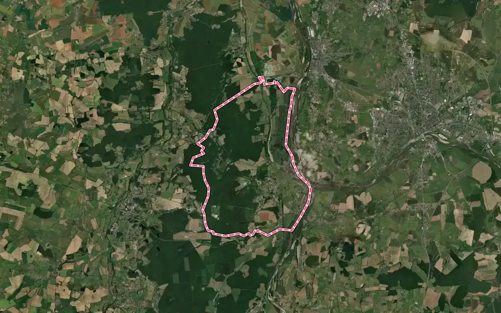 Vue satellite de Cuffy avec ses contours administratifs