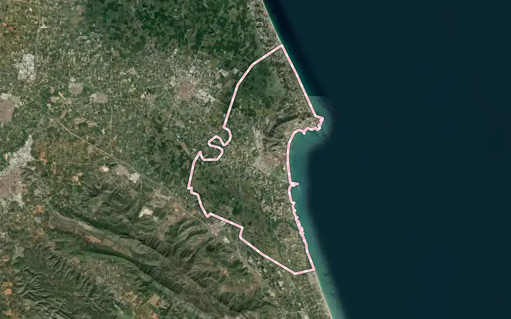 Vista satélite de Cullera con su contorno administrativo