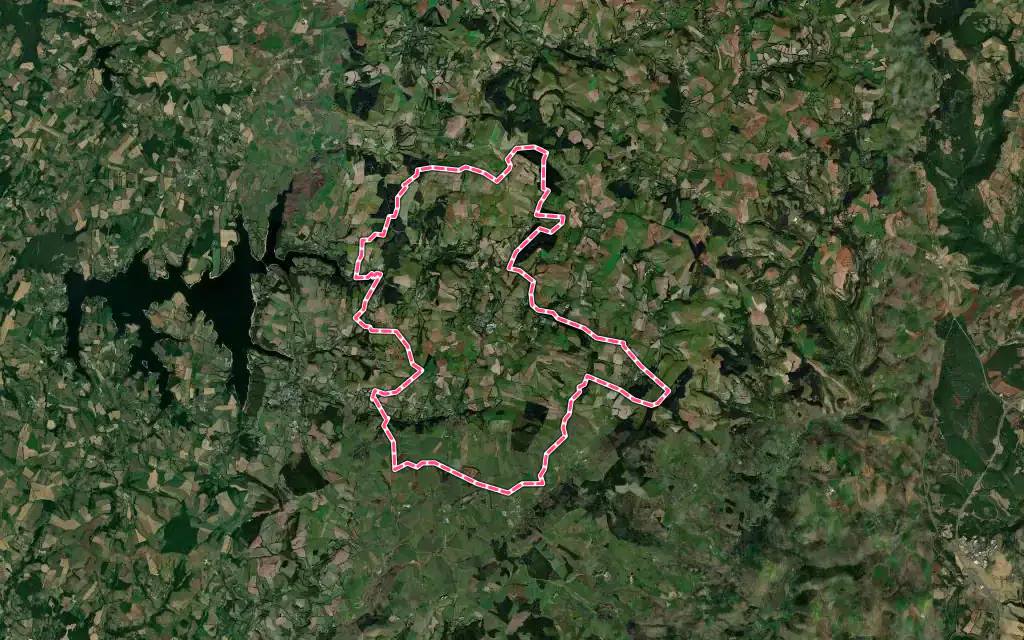 Vue satellite de Curan avec ses contours administratifs