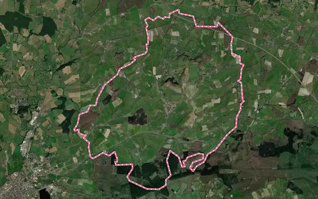 Vue satellite de Curgy avec ses contours administratifs