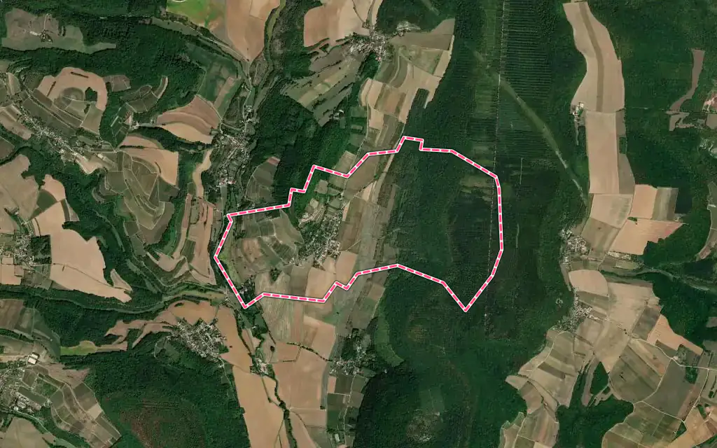 Vue satellite de Curtil-Vergy avec ses contours administratifs