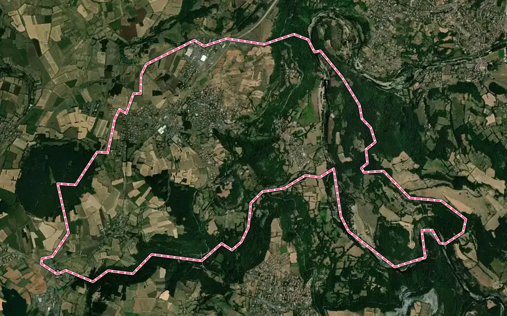 Vue satellite de Cussac-sur-Loire avec ses contours administratifs