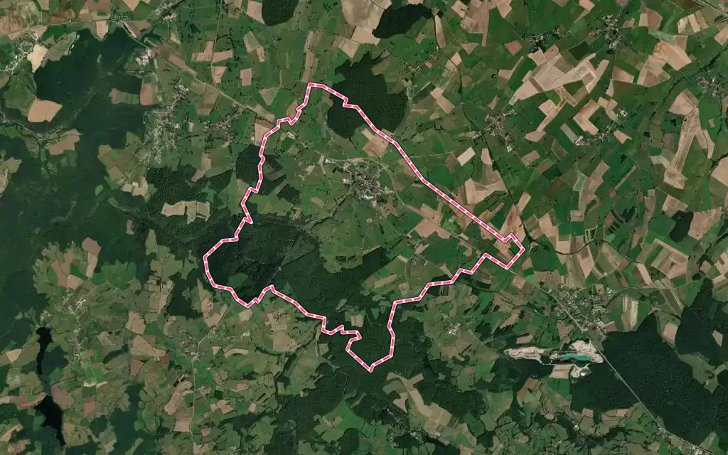 Vue satellite de Cussy-les-Forges avec ses contours administratifs