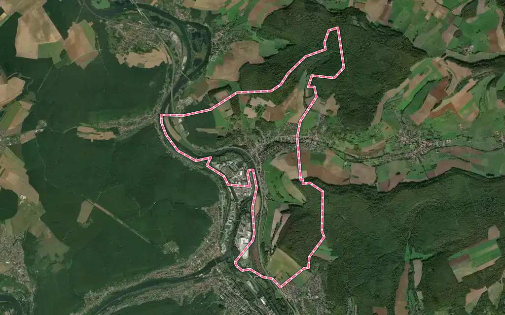 Vue satellite de Custines avec ses contours administratifs