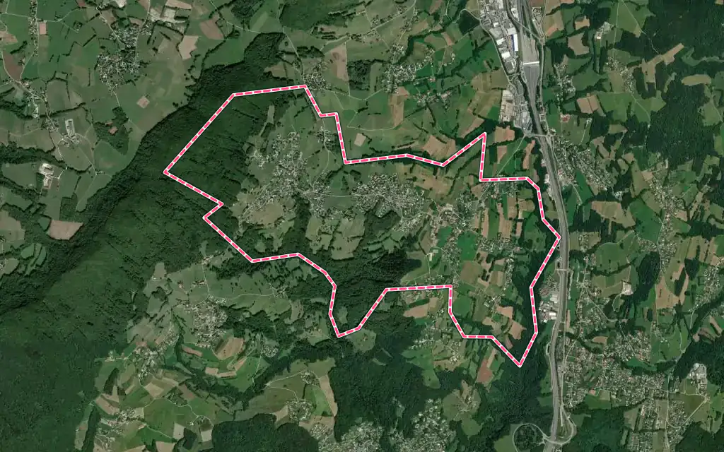 Vue satellite de Cuvat avec ses contours administratifs