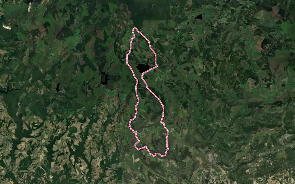 Vue satellite de Cuxac-Cabardès avec ses contours administratifs