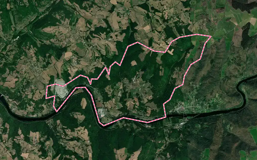 Vue satellite de Cuzac avec ses contours administratifs