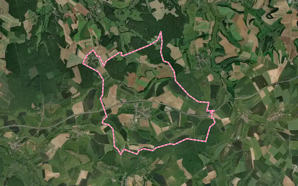 Vue satellite de Dampierre avec ses contours administratifs