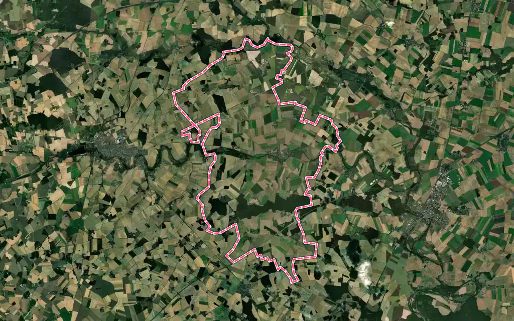 Vue satellite de Dangeau avec ses contours administratifs