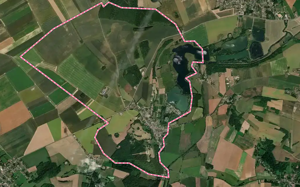 Vue satellite de Dangu avec ses contours administratifs