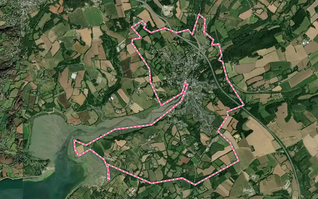 Vue satellite de Daoulas avec ses contours administratifs