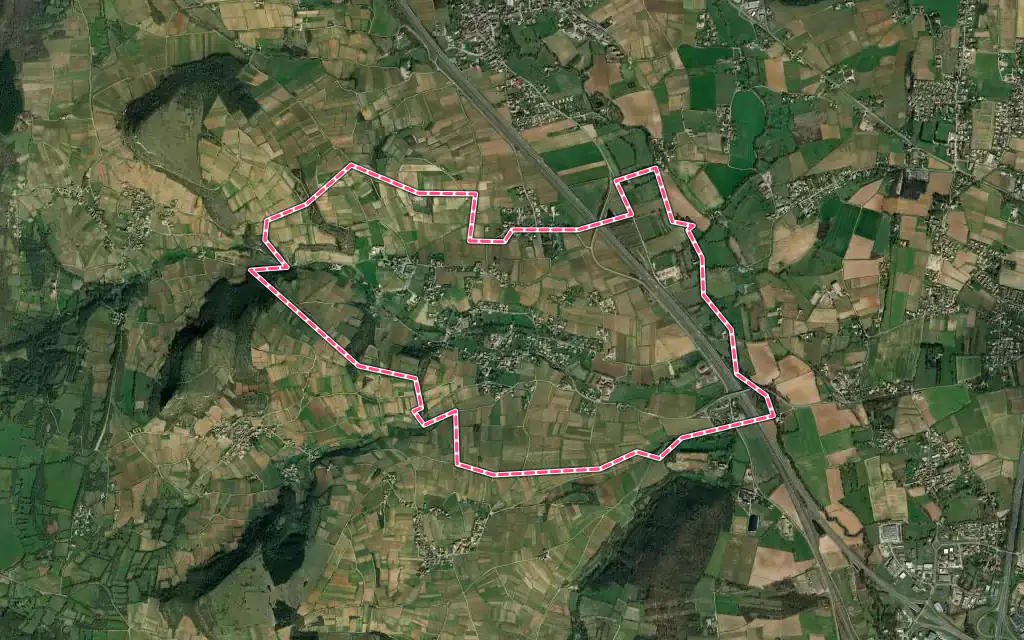 Vue satellite de Davayé avec ses contours administratifs