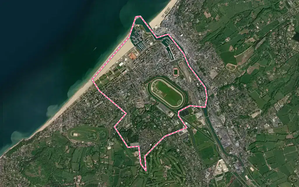 Vue satellite de Deauville avec ses contours administratifs
