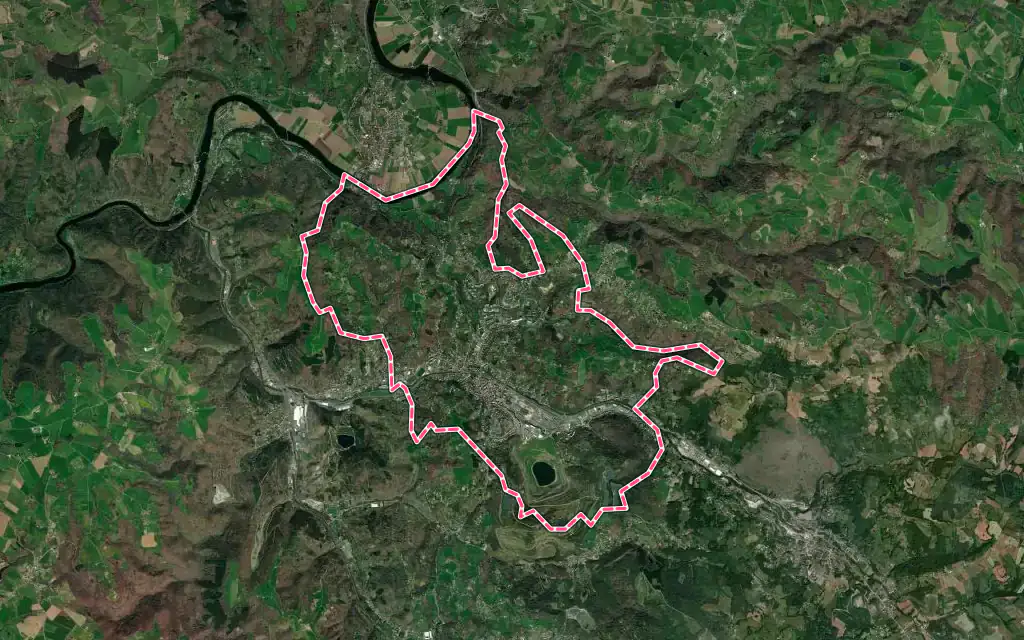 Vue satellite de Decazeville avec ses contours administratifs