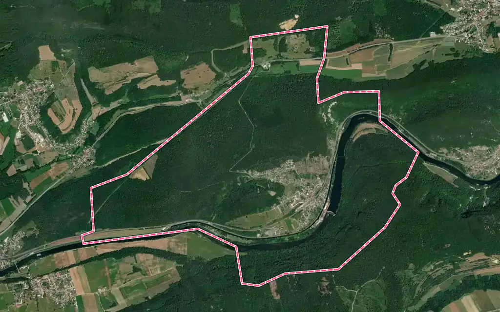 Vue satellite de Deluz avec ses contours administratifs