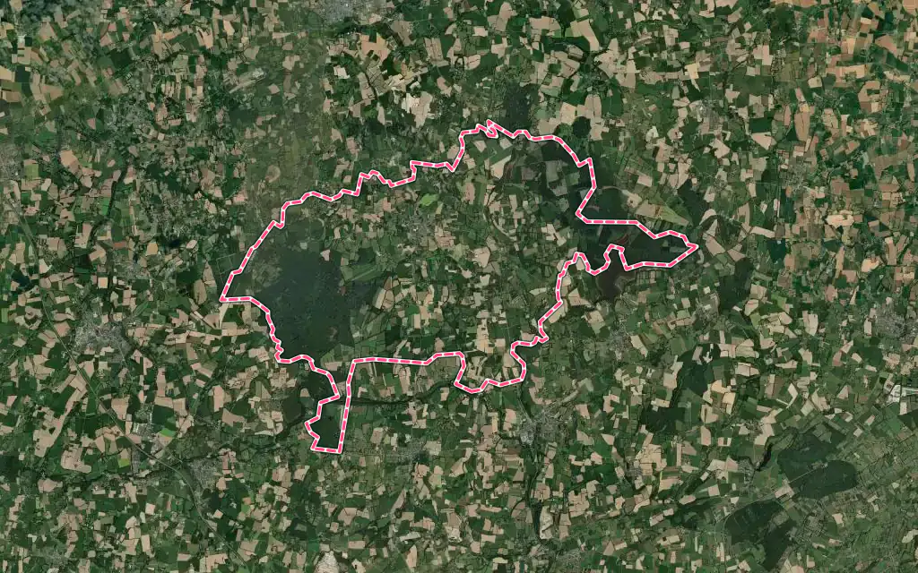Vue satellite de Dingé avec ses contours administratifs