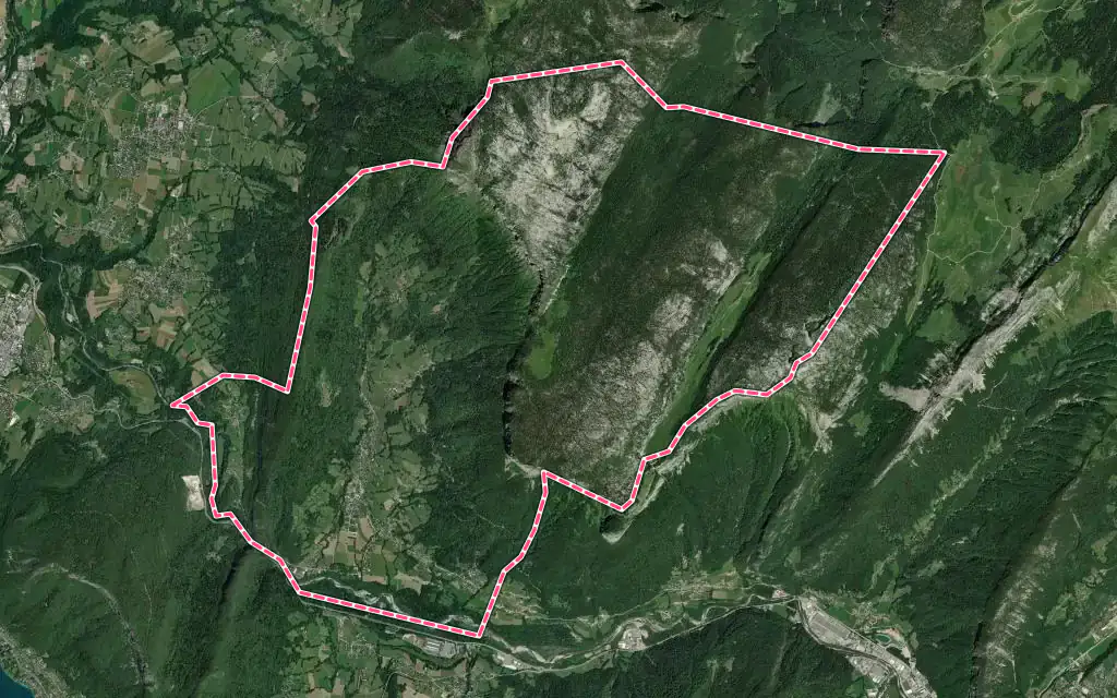 Vue satellite de Dingy-Saint-Clair avec ses contours administratifs