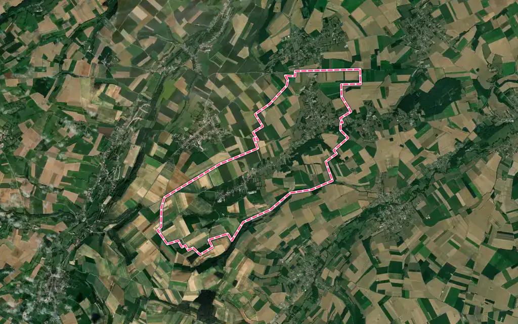 Vue satellite de Dohem avec ses contours administratifs