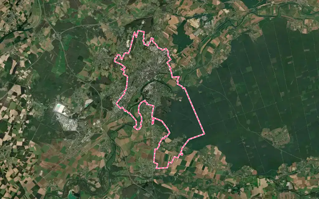 Vue satellite de Dole avec ses contours administratifs
