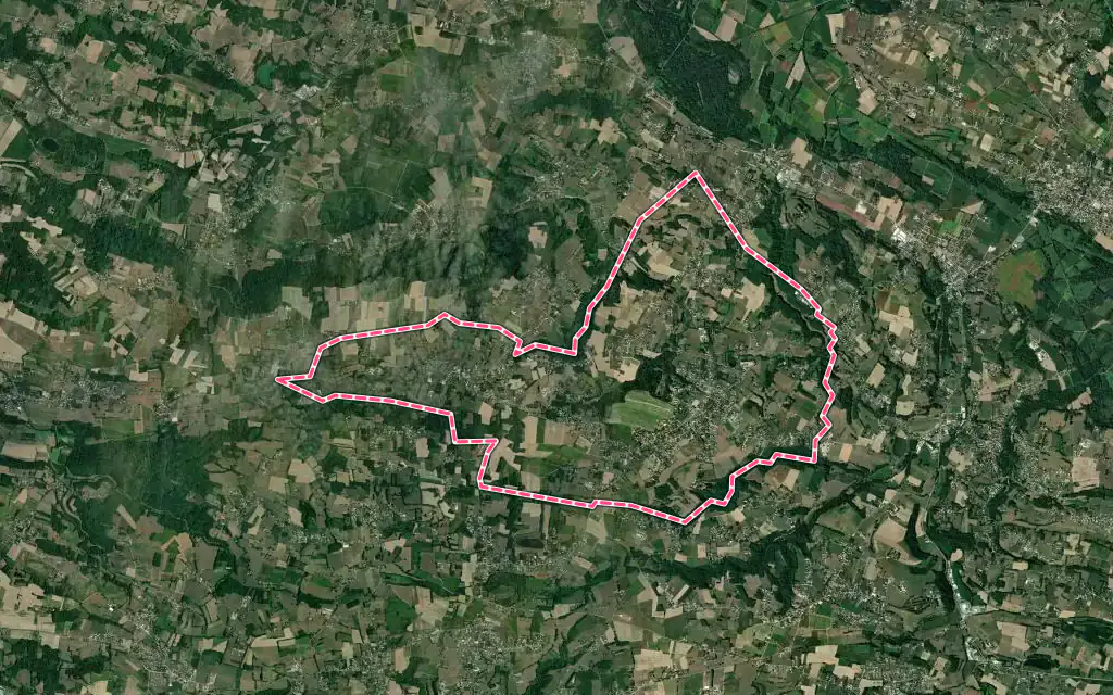 Vue satellite de Dolomieu avec ses contours administratifs