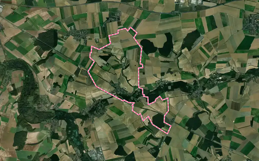 Vue satellite de Domart-sur-la-Luce avec ses contours administratifs