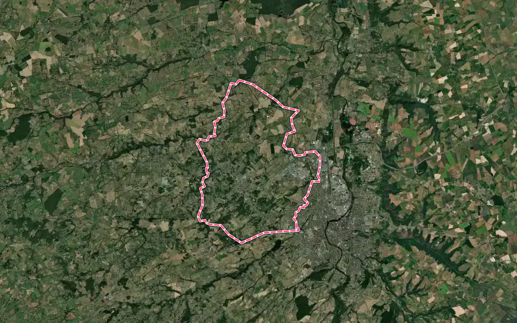 Vue satellite de Domérat avec ses contours administratifs