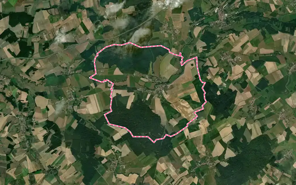 Vue satellite de Domèvre-sur-Vezouze avec ses contours administratifs