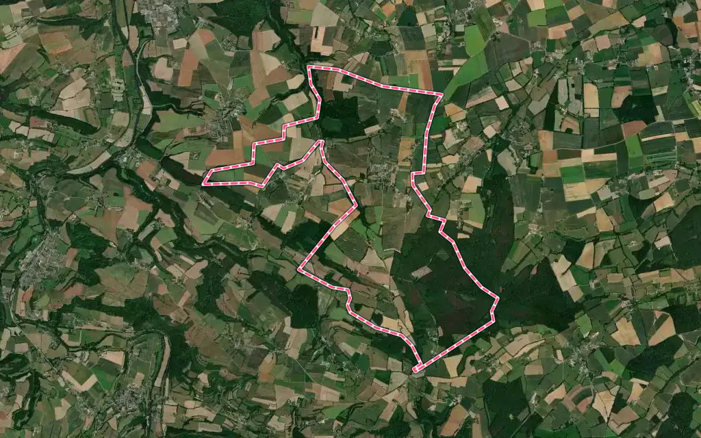 Vue satellite de Donnay avec ses contours administratifs